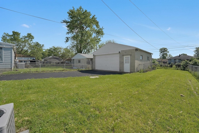 1920 S Champion Ave, Columbus, OH 43207 - view of yard featuring a detached garage and an outdoor structure
