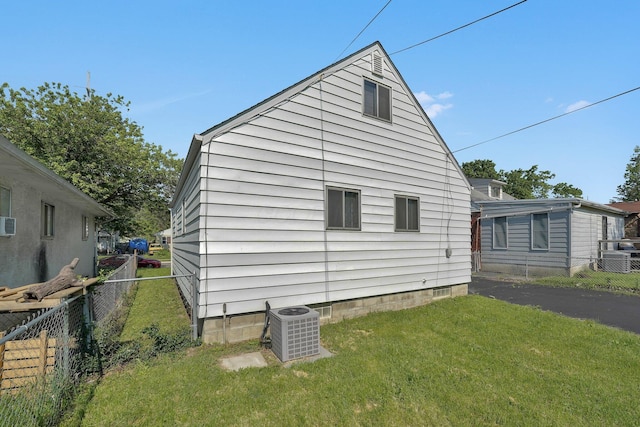 1920 S Champion Ave, Columbus, OH 43207 - view of property exterior with central AC
