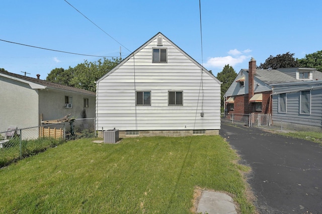1920 S Champion Ave, Columbus, OH 43207 - view of side of property with central AC