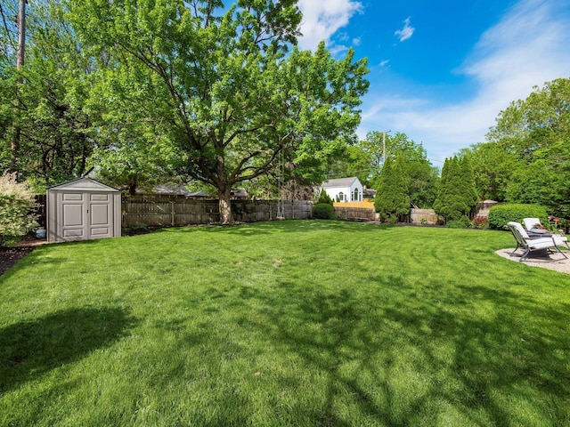 2356 Swansea Rd, Columbus, OH 43221 - view of yard