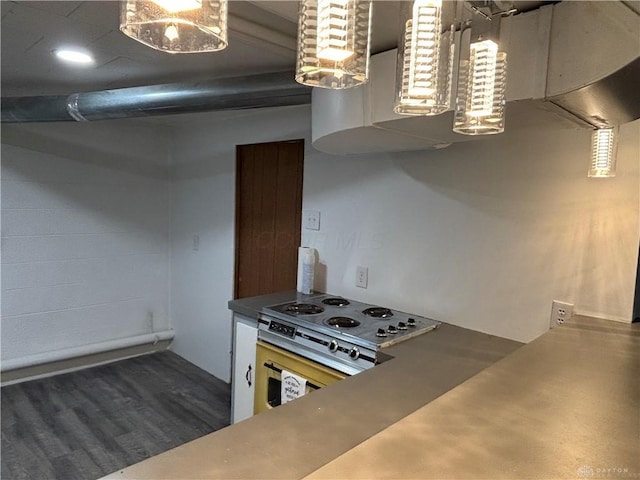 4367 Helena Ct, Springfield, OH 45503 - kitchen featuring stove and exhaust hood
