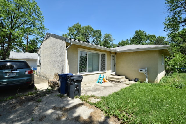 4510 Broadhurst Dr, Columbus, OH 43213 - rear view of house featuring stucco siding