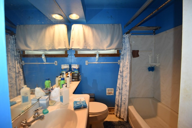 4510 Broadhurst Dr, Columbus, OH 43213 - bathroom featuring toilet, tile patterned floors, shower / bath combo, and vanity