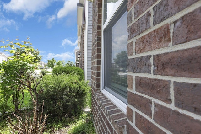 7429 Willow Leaf Dr, Canal Winchester, OH 43110 - exterior view of brick siding