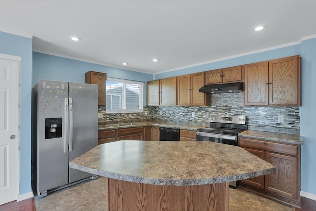7429 Willow Leaf Dr, Canal Winchester, OH 43110 - kitchen with stainless steel appliances, under cabinet range hood, a sink, backsplash, and recessed lighting