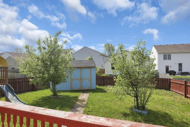 7429 Willow Leaf Dr, Canal Winchester, OH 43110 - view of yard featuring a residential view