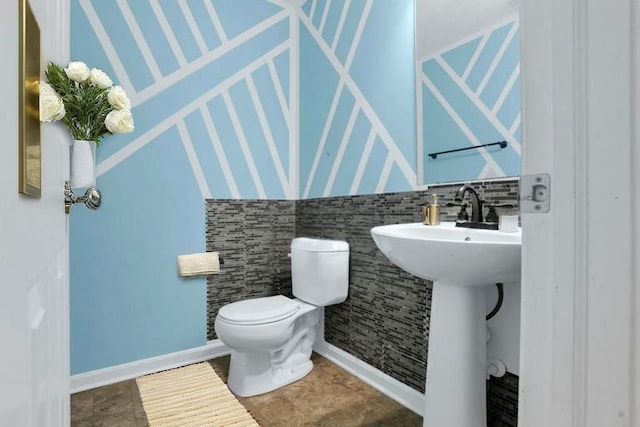 7429 Willow Leaf Dr, Canal Winchester, OH 43110 - half bathroom with toilet and a sink