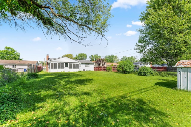 4818 Manitoba Rd, Columbus, OH 43229 - view of yard with a sunroom