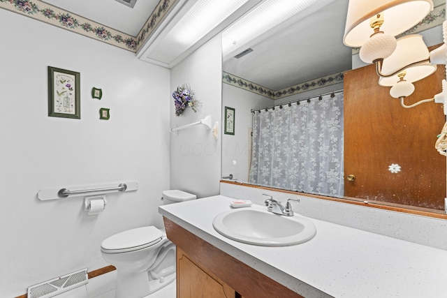 4818 Manitoba Rd, Columbus, OH 43229 - bathroom with toilet, vanity, curtained shower, and baseboards