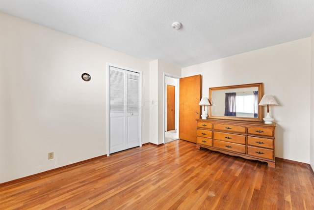 4818 Manitoba Rd, Columbus, OH 43229 - bedroom with light wood finished floors, baseboards, and a closet