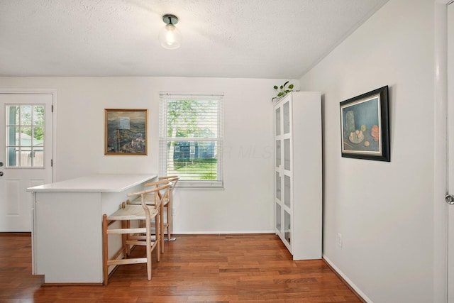 651 Dovalon Pl, Galloway, OH 43119 - dining area featuring wood finished floors, a textured ceiling, and baseboards