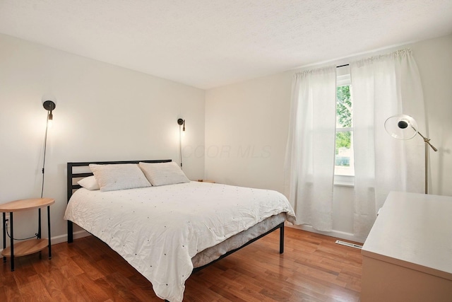 651 Dovalon Pl, Galloway, OH 43119 - bedroom featuring wood finished floors and baseboards