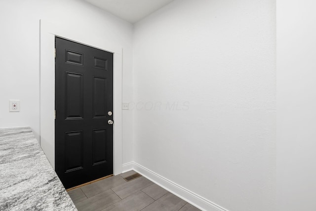 848-850 Carpenter St, Columbus, OH 43206 - foyer featuring baseboards