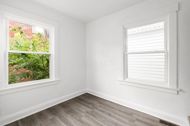848-850 Carpenter St, Columbus, OH 43206 - spare room with wood finished floors and baseboards