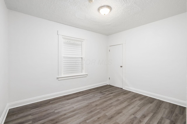 848-850 Carpenter St, Columbus, OH 43206 - spare room featuring wood finished floors, a textured ceiling, and baseboards