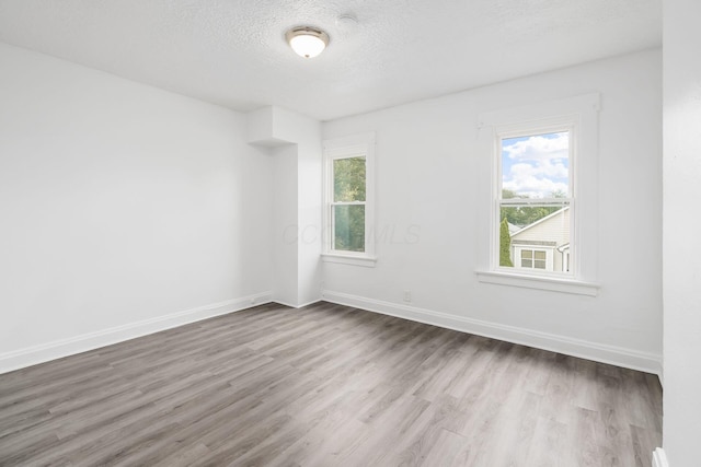 848-850 Carpenter St, Columbus, OH 43206 - unfurnished room with wood finished floors, baseboards, and a textured ceiling