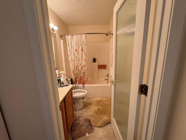 310 Abbey Ave, Lithopolis, OH 43136 - full bath featuring a textured ceiling, vanity, toilet, shower / tub combo with curtain, and tile patterned floors