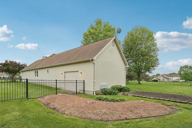 8628 N Spring Ct, Pickerington, OH 43147 - view of side of home with a shingled roof