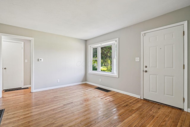 1118 E 26th Ave, Columbus, OH 43211 - entryway featuring light wood-style flooring and baseboards