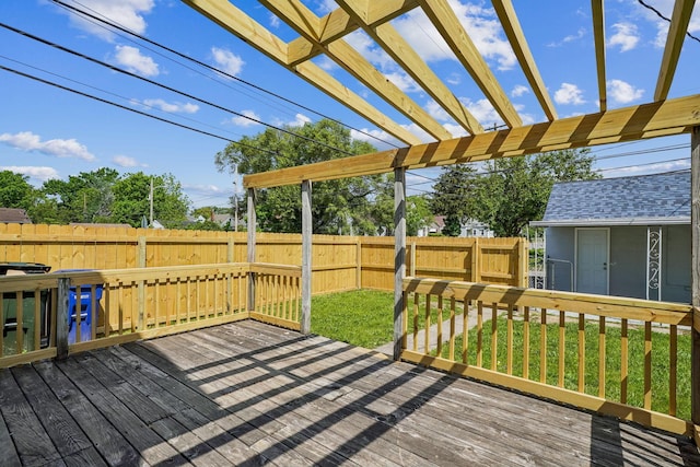 1118 E 26th Ave, Columbus, OH 43211 - wooden terrace featuring an outdoor structure