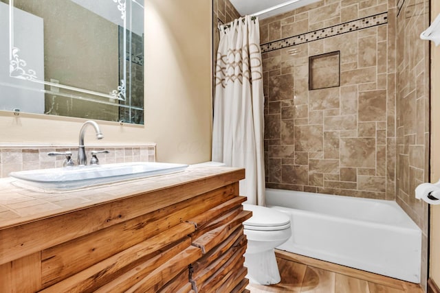 3350 Cameron St, Grove City, OH 43123 - bathroom with vanity, toilet, and shower / bath combo