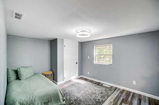 12323 Ringer Ln, Leesburg, OH 45135 - bedroom featuring baseboards and wood finished floors