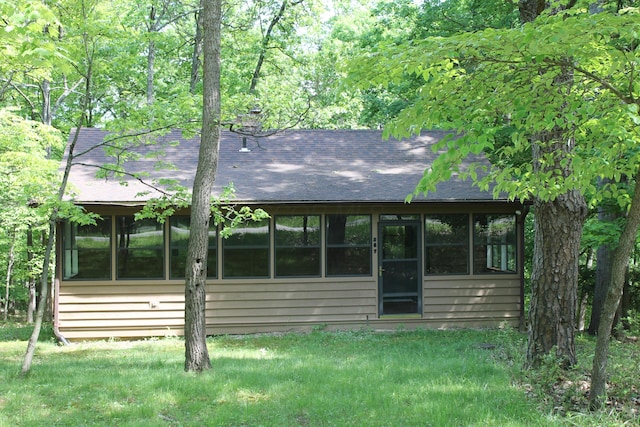 387 Mohican Ln, Sugar Grove, OH 43155 - view of front of house with a sunroom and a shingled roof