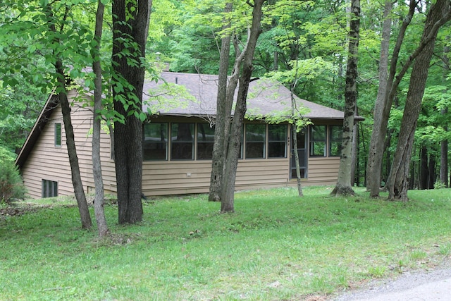 387 Mohican Ln, Sugar Grove, OH 43155 - view of front facade featuring a sunroom and roof with shingles