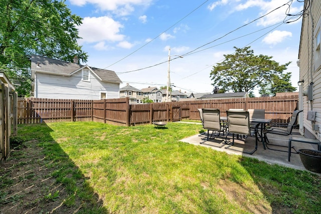690 Reinhard Ave, Columbus, OH 43206 - view of yard featuring a patio area