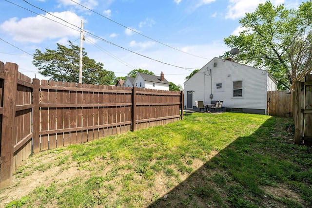 690 Reinhard Ave, Columbus, OH 43206 - view of yard
