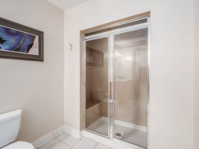 8171 Campden Lakes Blvd, Dublin, OH 43016 - bathroom featuring toilet, tile patterned flooring, a stall shower, and baseboards