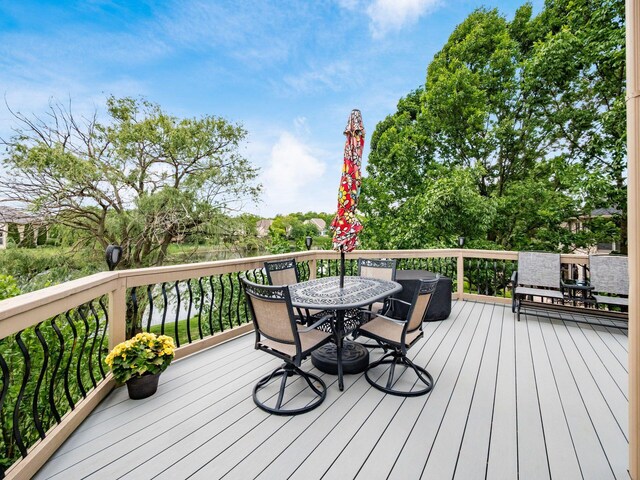 8171 Campden Lakes Blvd, Dublin, OH 43016 - deck with outdoor dining space