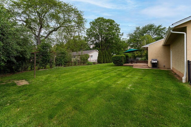 4015 Mountview Rd, Upper Arlington, OH 43220 - view of grassy yard featuring view of wooded area