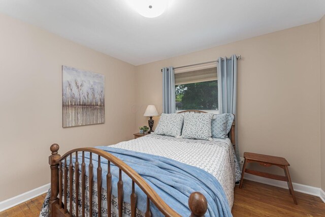 4015 Mountview Rd, Upper Arlington, OH 43220 - bedroom featuring wood finished floors and baseboards