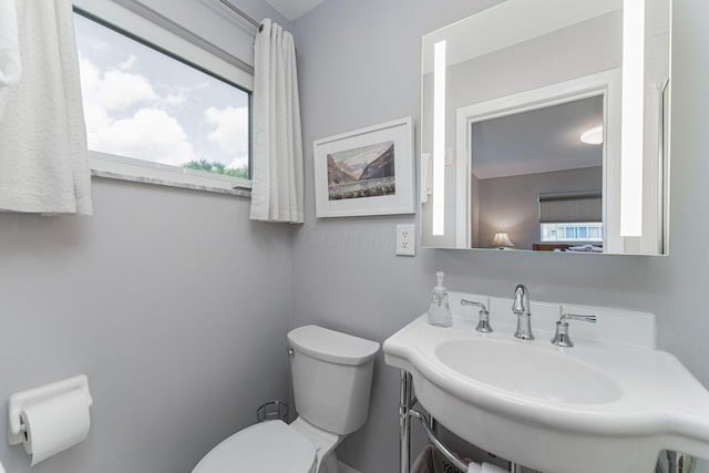 4015 Mountview Rd, Upper Arlington, OH 43220 - bathroom featuring toilet and a sink