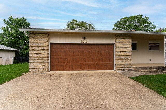 4015 Mountview Rd, Upper Arlington, OH 43220 - garage with concrete driveway