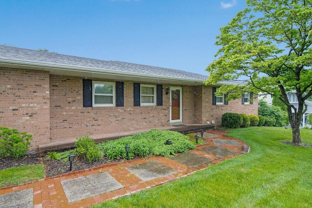 2580 Applewood Ln NE, Lancaster, OH 43130 - ranch-style house featuring a front lawn, brick siding, and a shingled roof