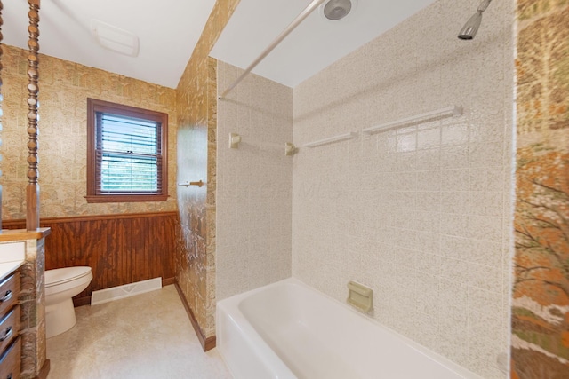 2580 Applewood Ln NE, Lancaster, OH 43130 - full bath with vanity, toilet, and shower / bathtub combination