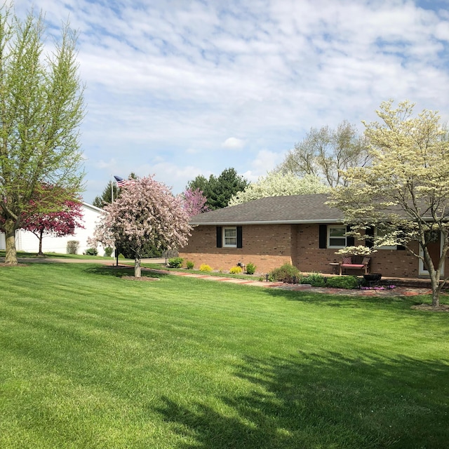 2580 Applewood Ln NE, Lancaster, OH 43130 - view of grassy yard