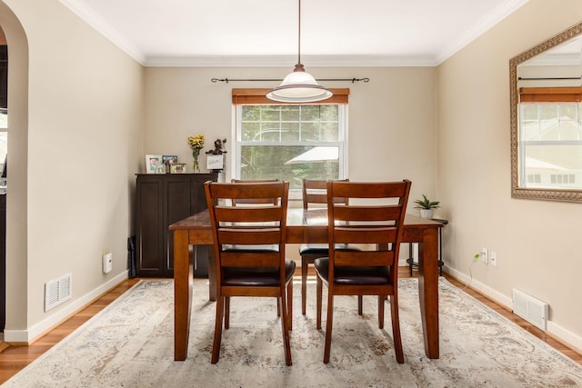 2008 N Edgemont Rd, Upper Arlington, OH 43212 - dining room with arched walkways, light wood-style flooring, ornamental molding, and baseboards