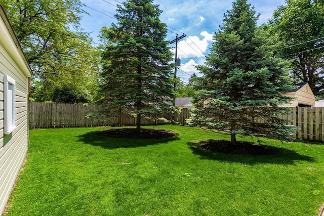 2008 N Edgemont Rd, Upper Arlington, OH 43212 - view of yard