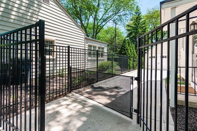 2008 N Edgemont Rd, Upper Arlington, OH 43212 - view of gate