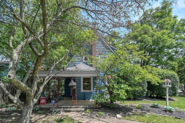 297 S James Rd, Columbus, OH 43213 - view of front of house with a chimney
