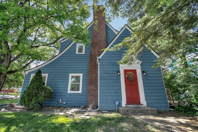 297 S James Rd, Columbus, OH 43213 - view of front of property with a chimney