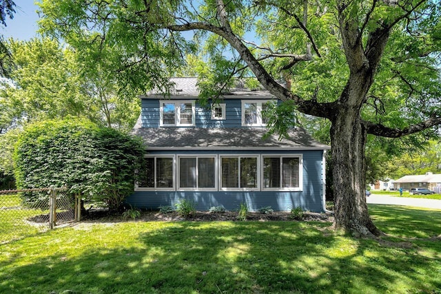 297 S James Rd, Columbus, OH 43213 - view of front of house with roof with shingles