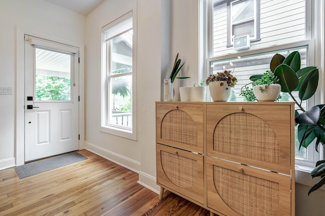 432 E Kossuth St, Columbus, OH 43206 - foyer entrance with wood finished floors and baseboards