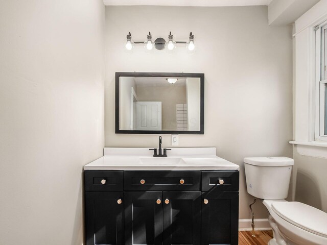 534 Berkeley Rd, Columbus, OH 43205 - bathroom with wood finished floors, toilet, baseboards, and vanity