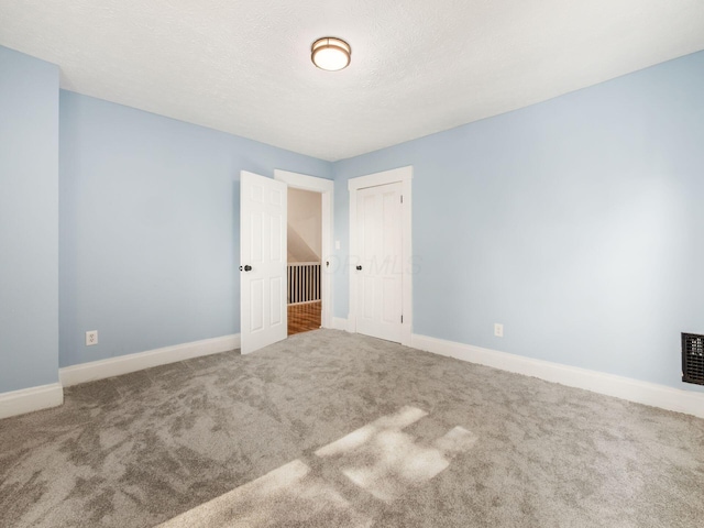 534 Berkeley Rd, Columbus, OH 43205 - unfurnished room with carpet floors, baseboards, and a textured ceiling
