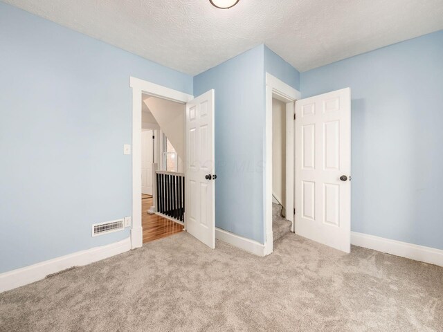 534 Berkeley Rd, Columbus, OH 43205 - unfurnished bedroom featuring carpet flooring, baseboards, and a textured ceiling