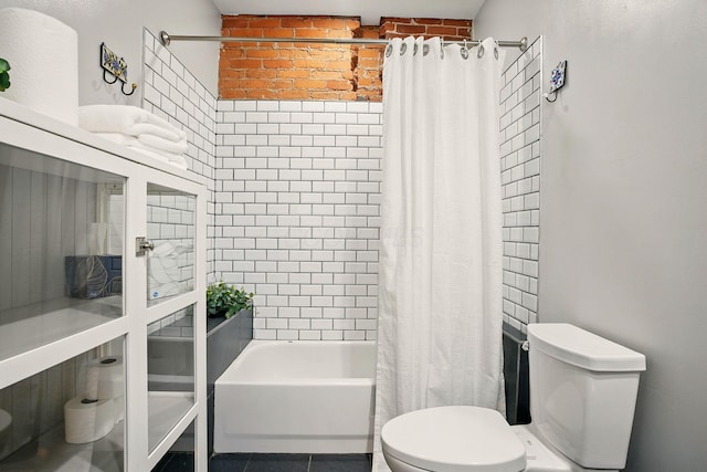 956 N High St Unit 2W, Columbus, OH 43201 - bathroom with shower / bathtub combination with curtain and tile patterned floors